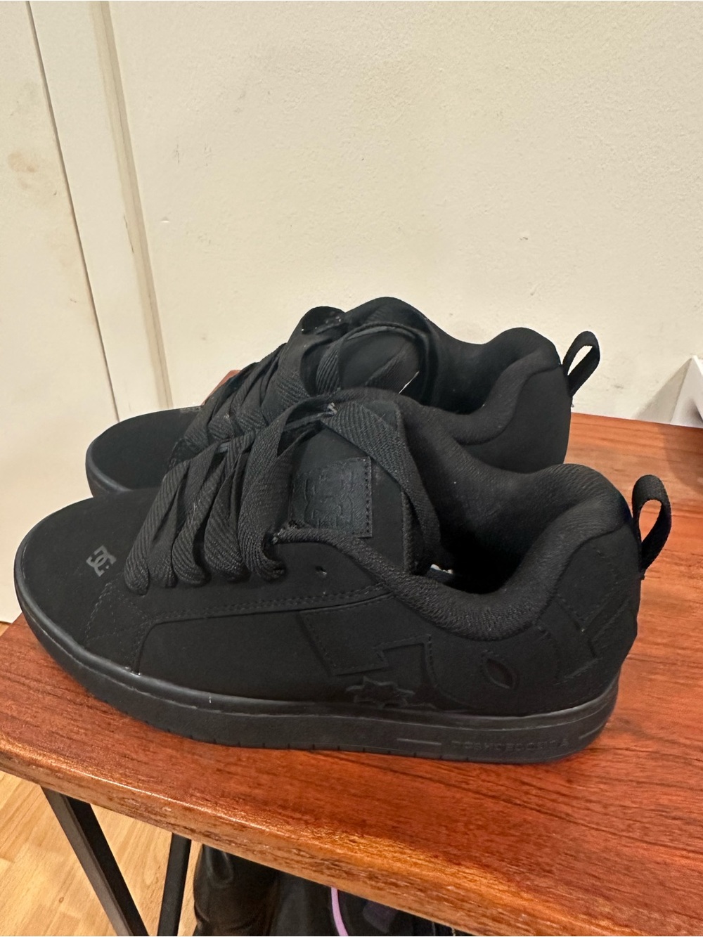 DC Men’s Black Skate Sneaker Sole - DC Logo Tread - Picture 2 of 6